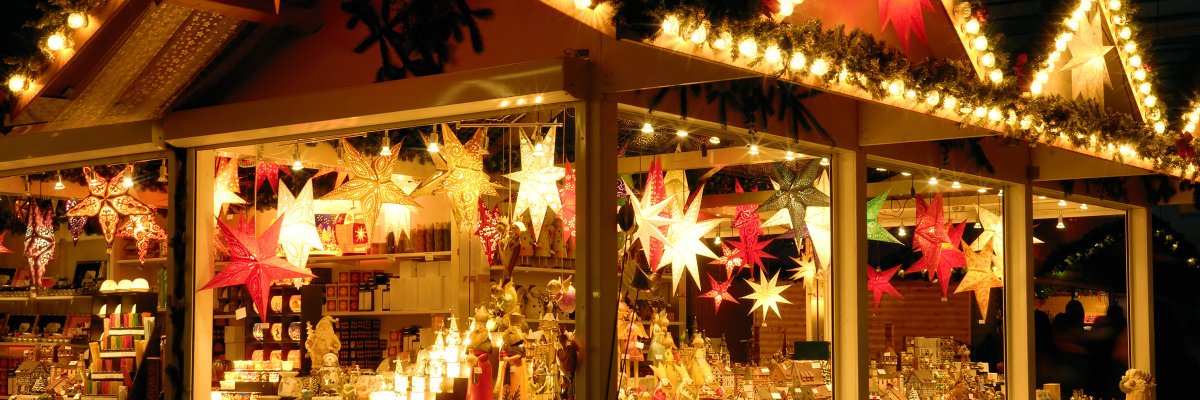 Verkaufsstand am Weihnachtsmarkt Verkaufsstand am Weihnachtsmarkt